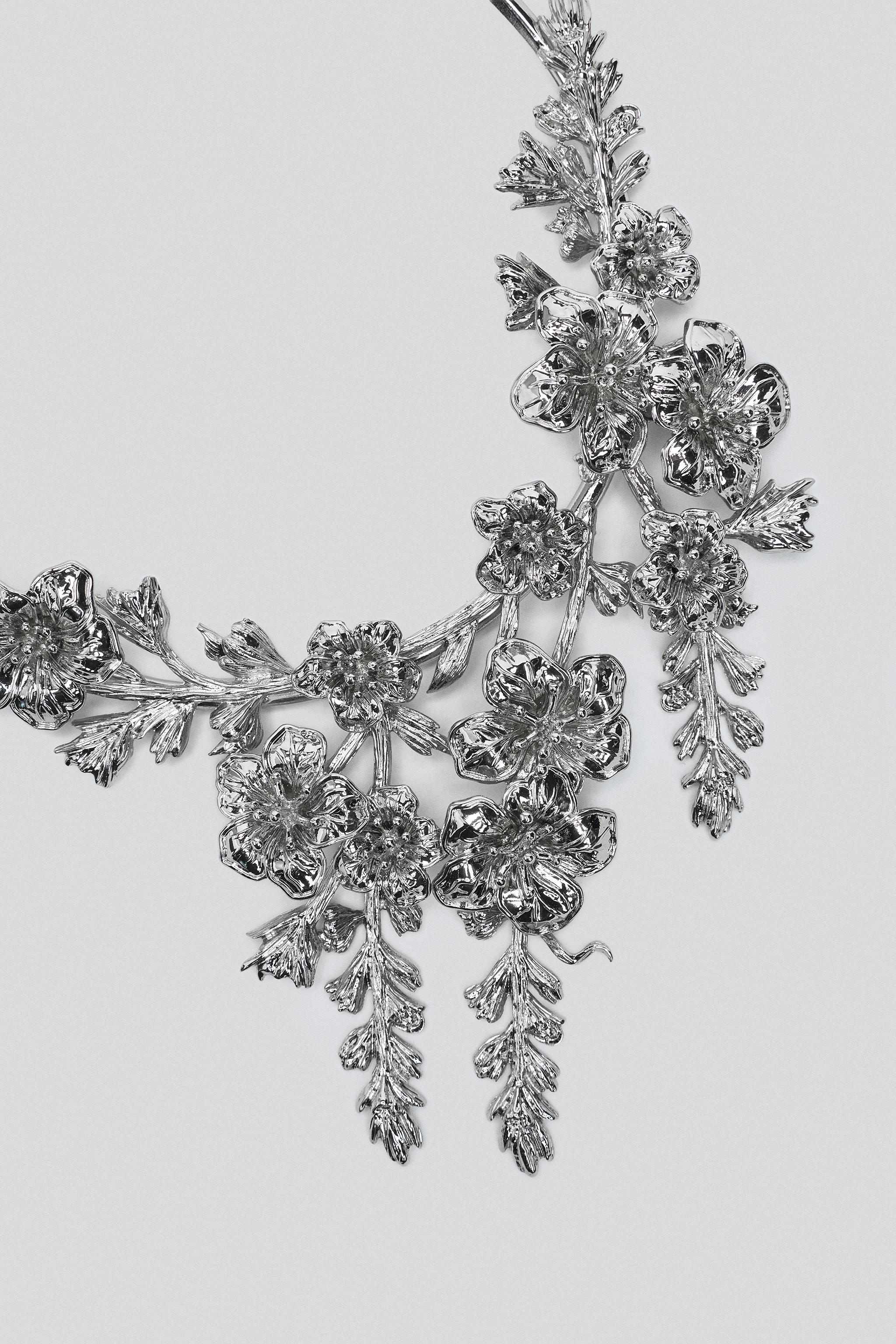 COLLIER GARGANTILLA MÉTALLIQUE FLEURS CONTRASTE