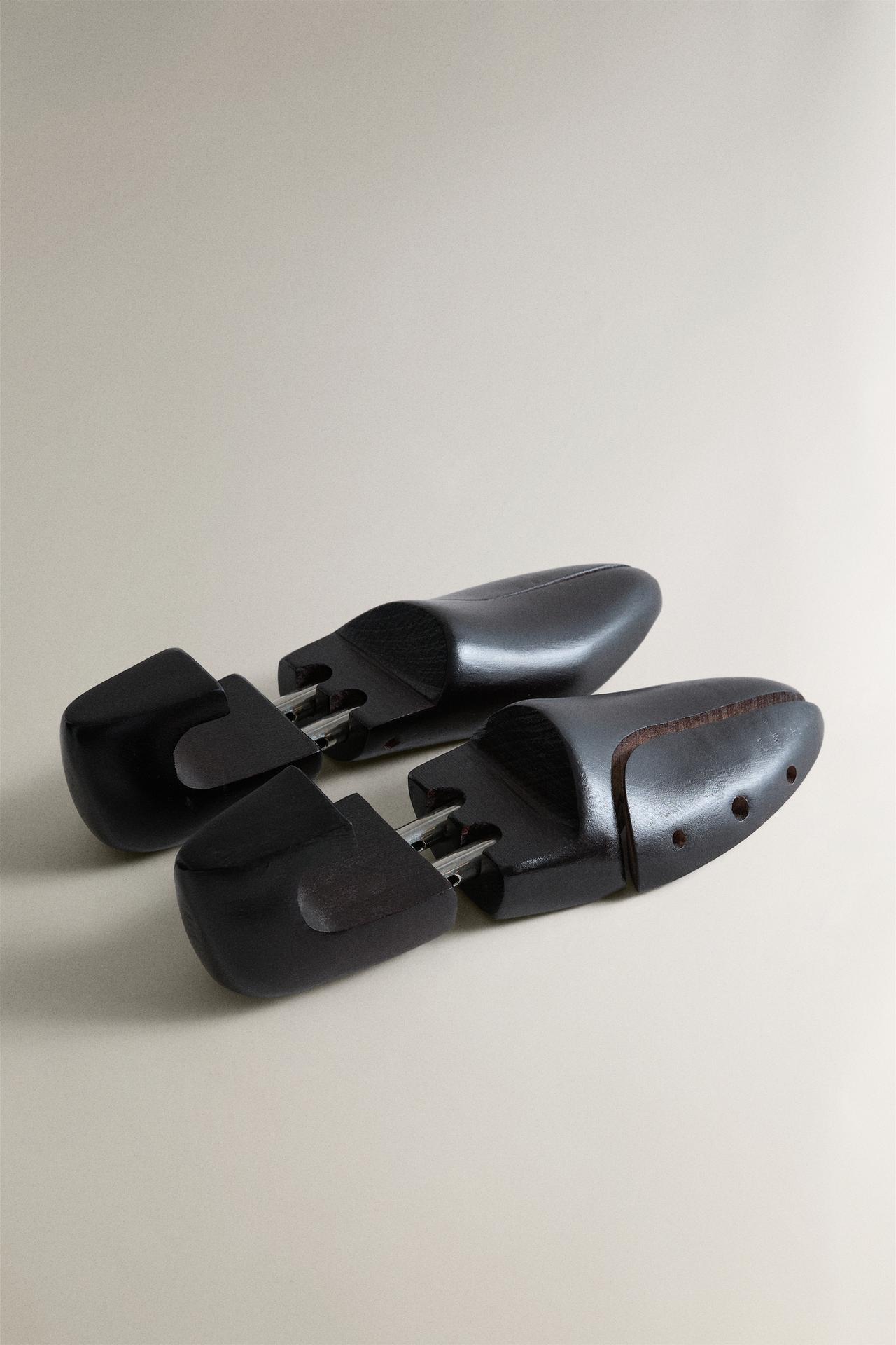 WOODEN SHOE TREE — Brown