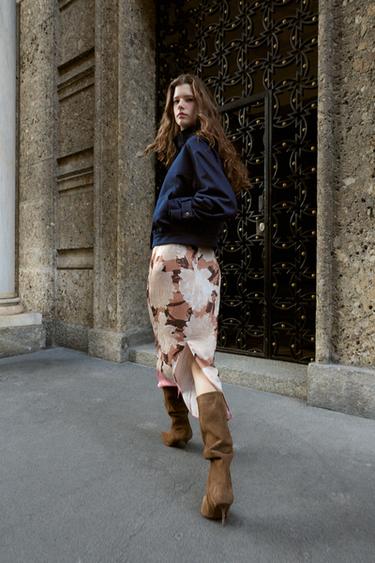 JUPE MIDI SATINÉE À IMPRIMÉ FLORAL - Roses de Zara - Image 3