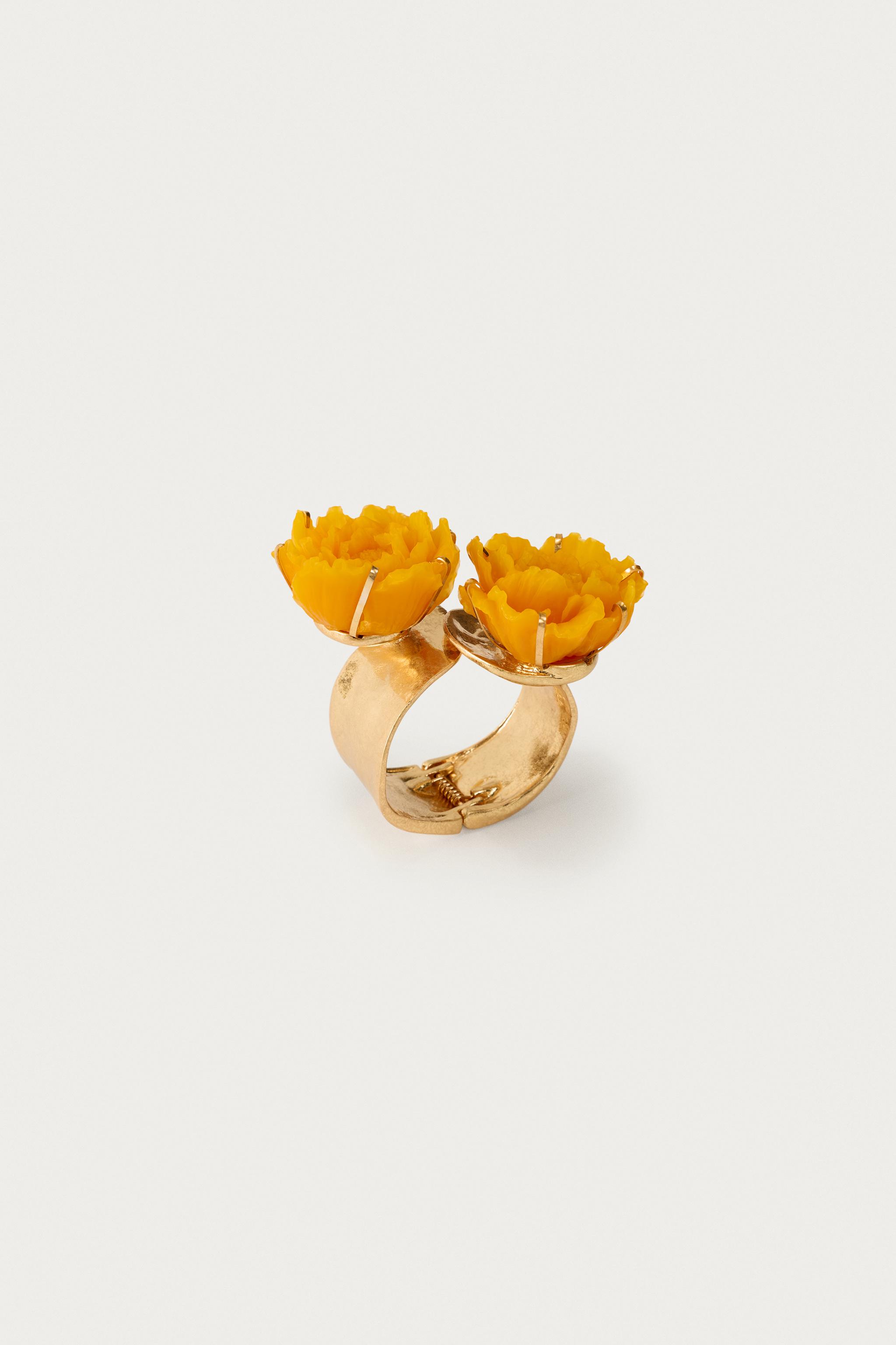 MARISA BERENSON X ZARA RESIN FLOWER MAXI METAL BRACELET — Golden
