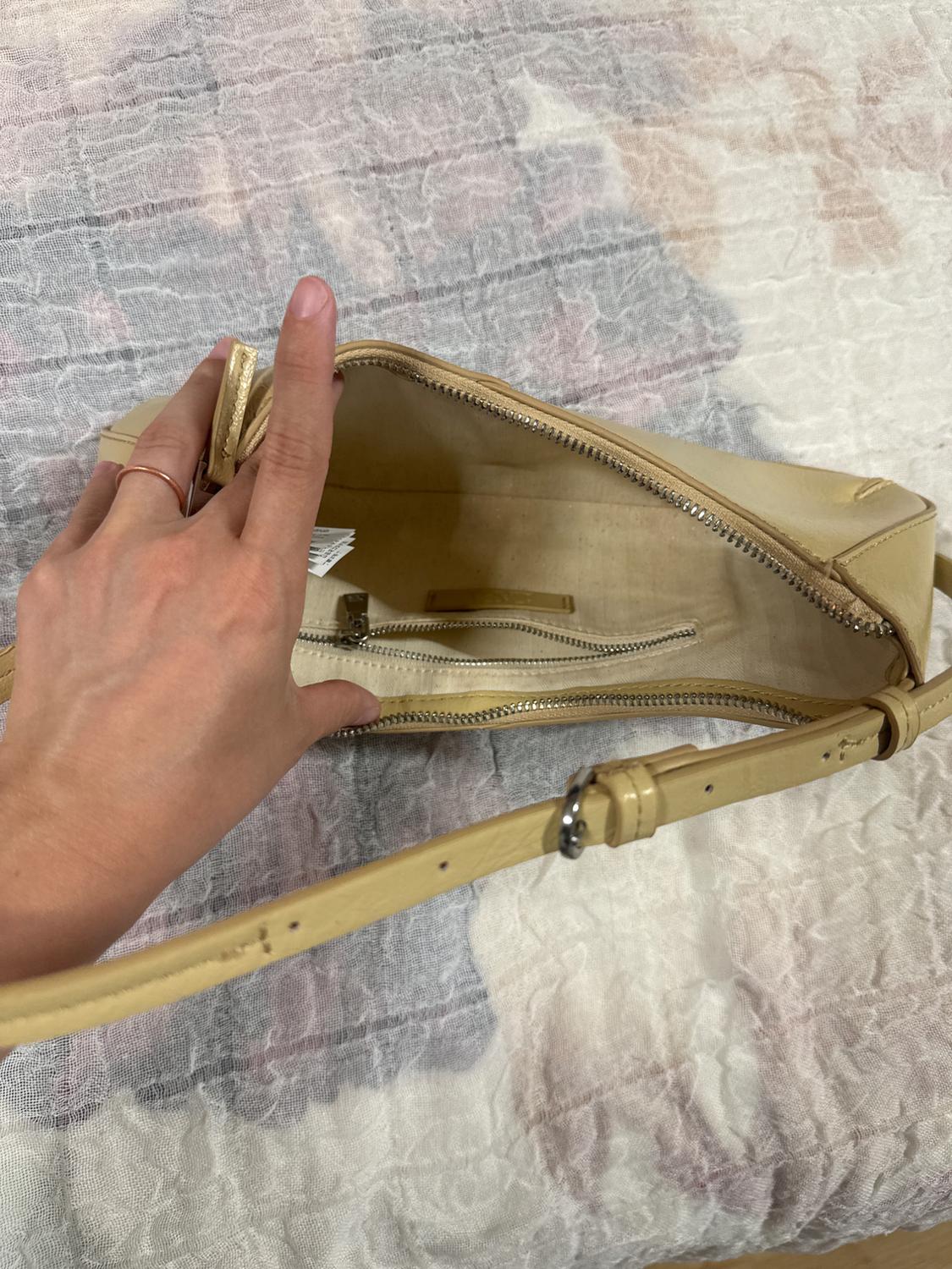 ELONGATED SHOULDER BAG - Image 4