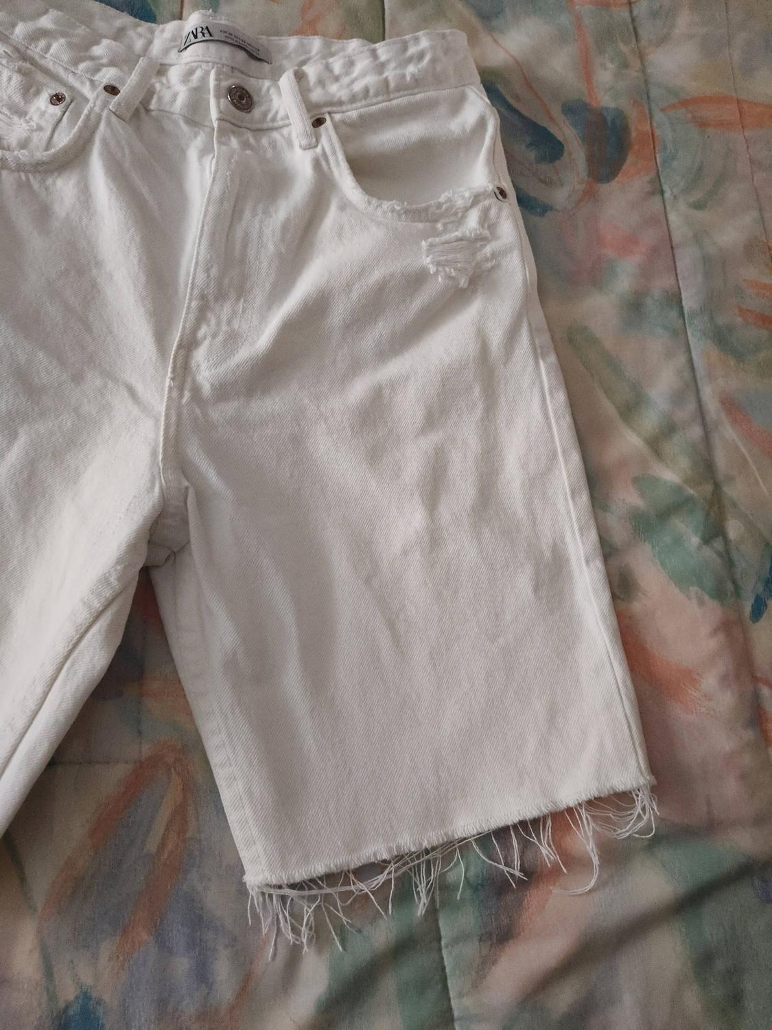 RIPPED DENIM BERMUDA SHORTS WITH TOPSTITCHING - Image 3