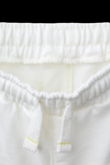 BERMUDASHORTS MIT MICKY MAUS © DISNEY - Cremefarben von Zara