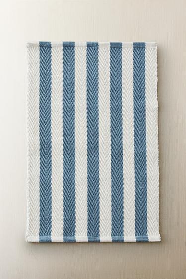 BATH MAT WITH STRIPES - Mid-blue by Zara