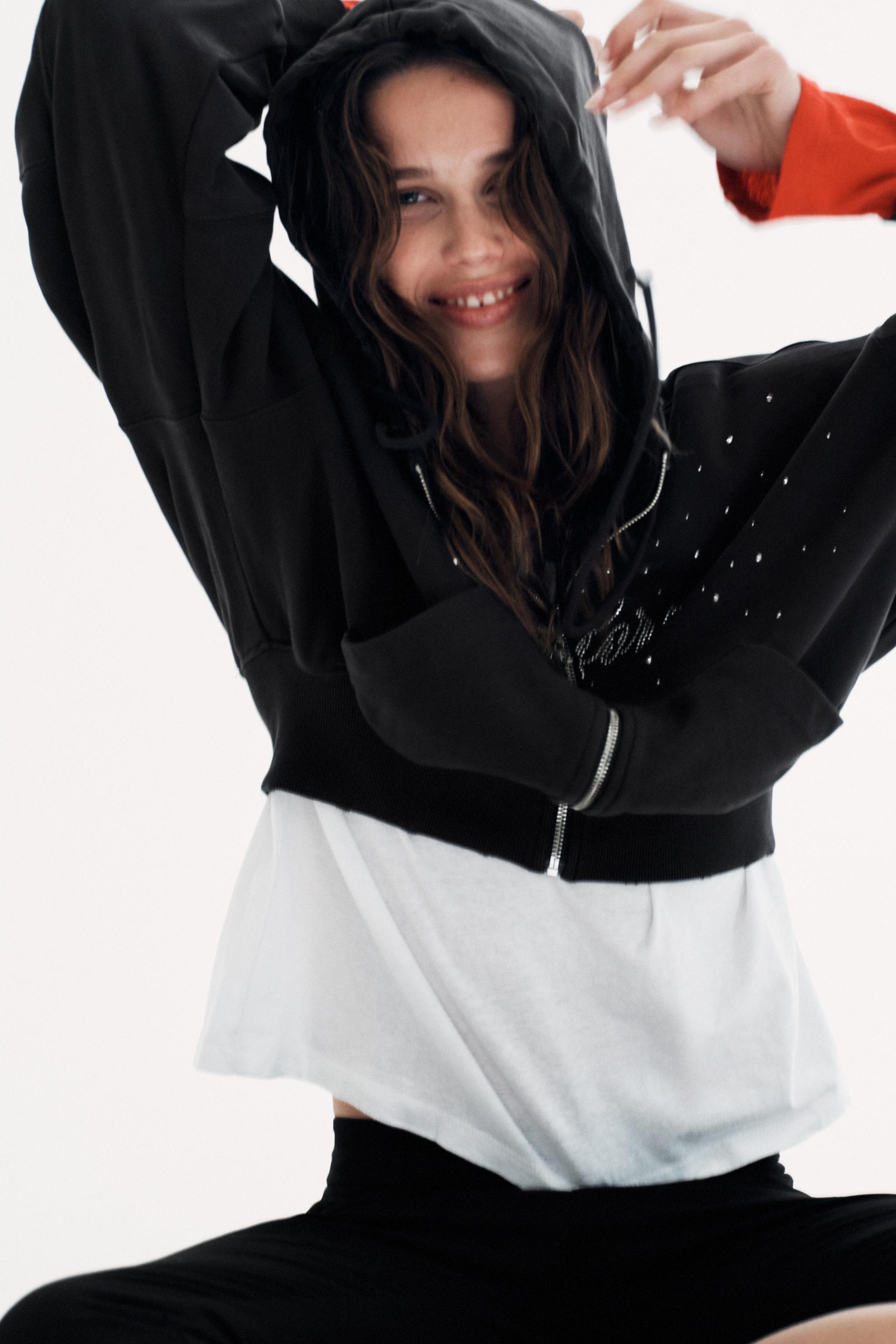 テキストラインストーンスウェットシャツ - ブラック | ZARA Japan / 日本
