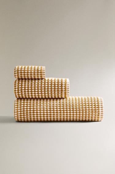 TEXTURED COTTON BATH TOWEL - Curry by Zara