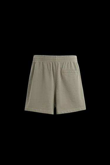 BERMUDA JOGGER REGULAR FIT - kaki-med de Zara
