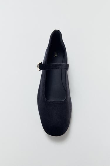 Zara VELVET EFFECT BUCKLE BALLET FLATS - Black