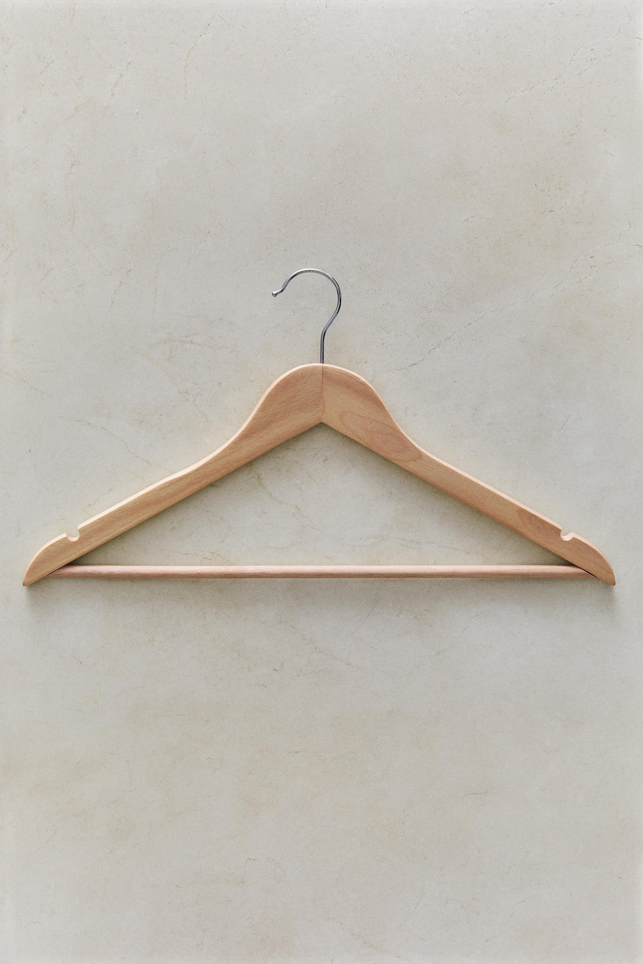 LACQUERED WOODEN HANGER (SET OF 3) — Light beige