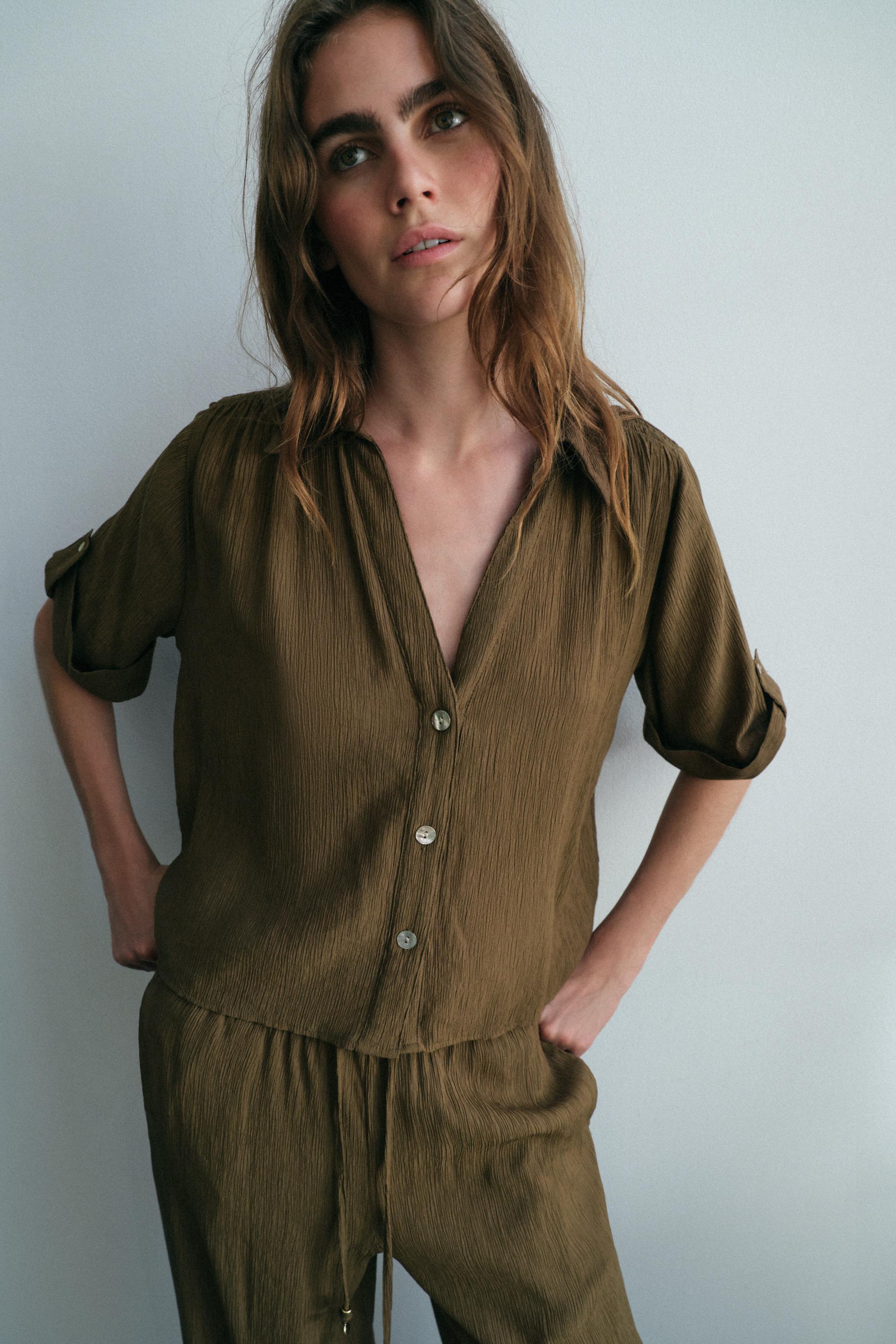 FLOWY SHORT SLEEVE SHIRT — Olive green