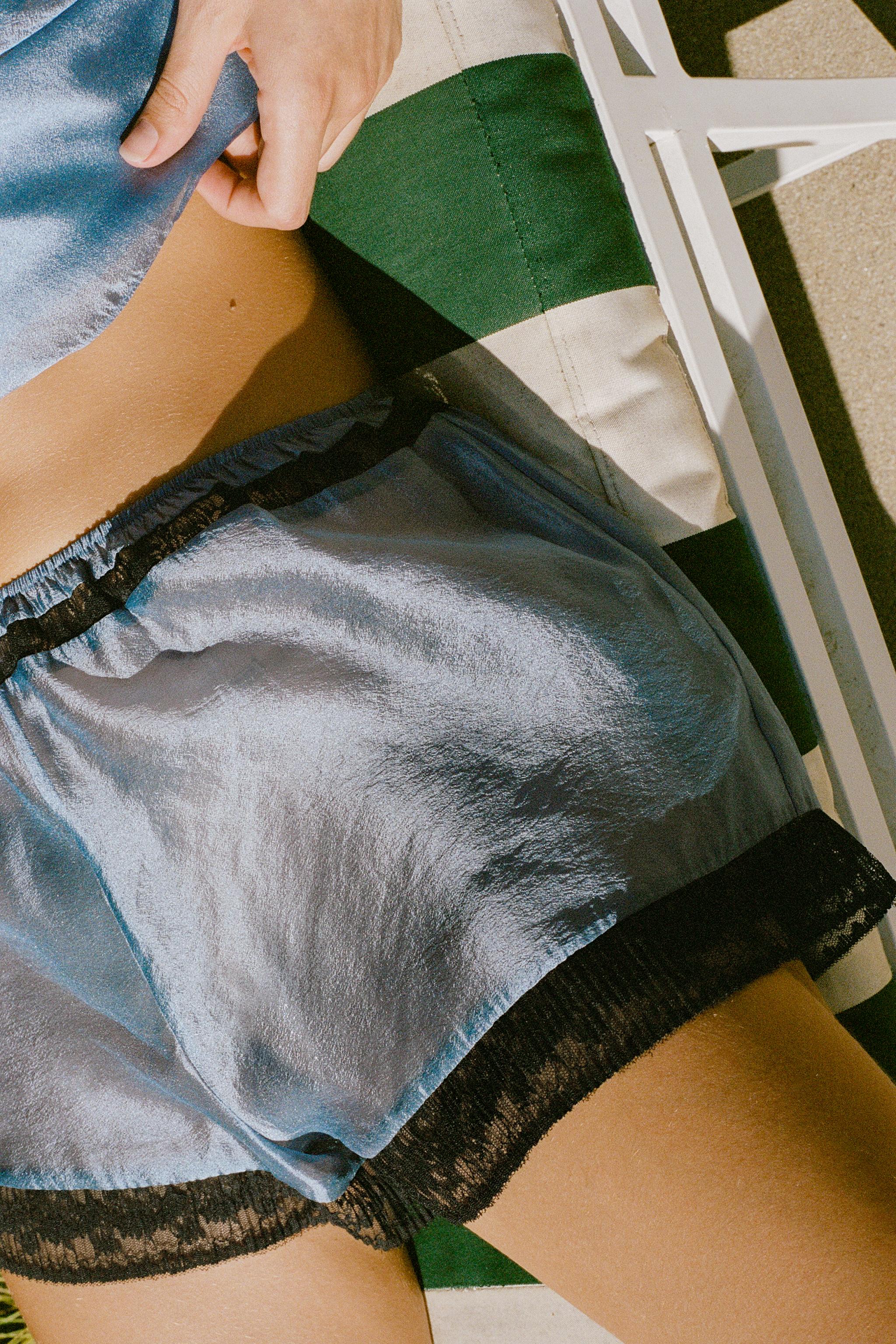Женские шорты Zara CONTRAST LACE SHORTS — фото 5