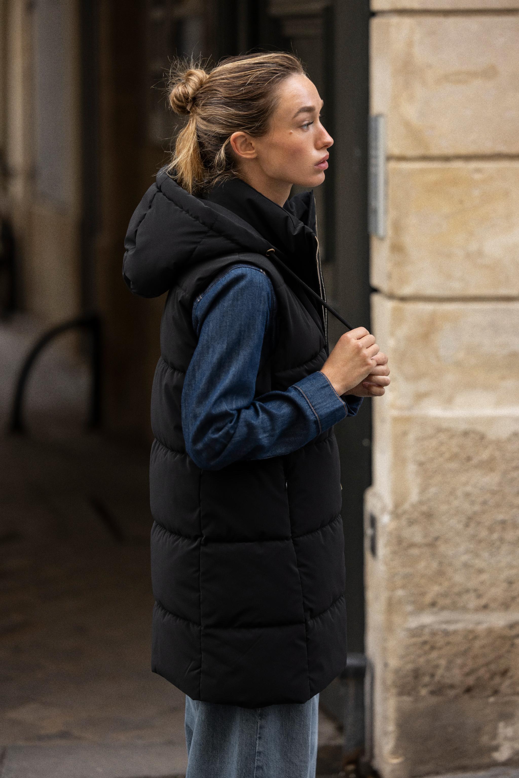GILET LONG MATELASSÉ À CAPUCHE