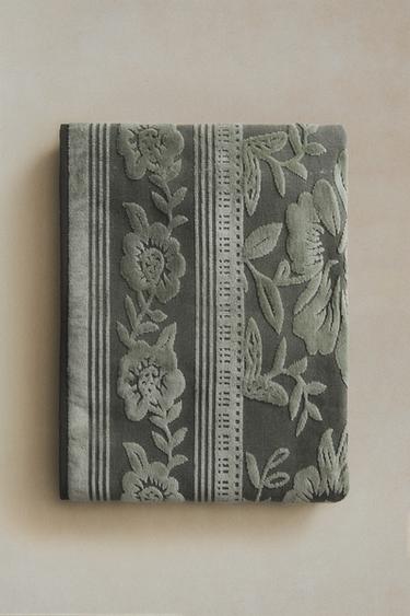 TOALLA BAÑO JACQUARD VELOUR - Verde medio de Zara