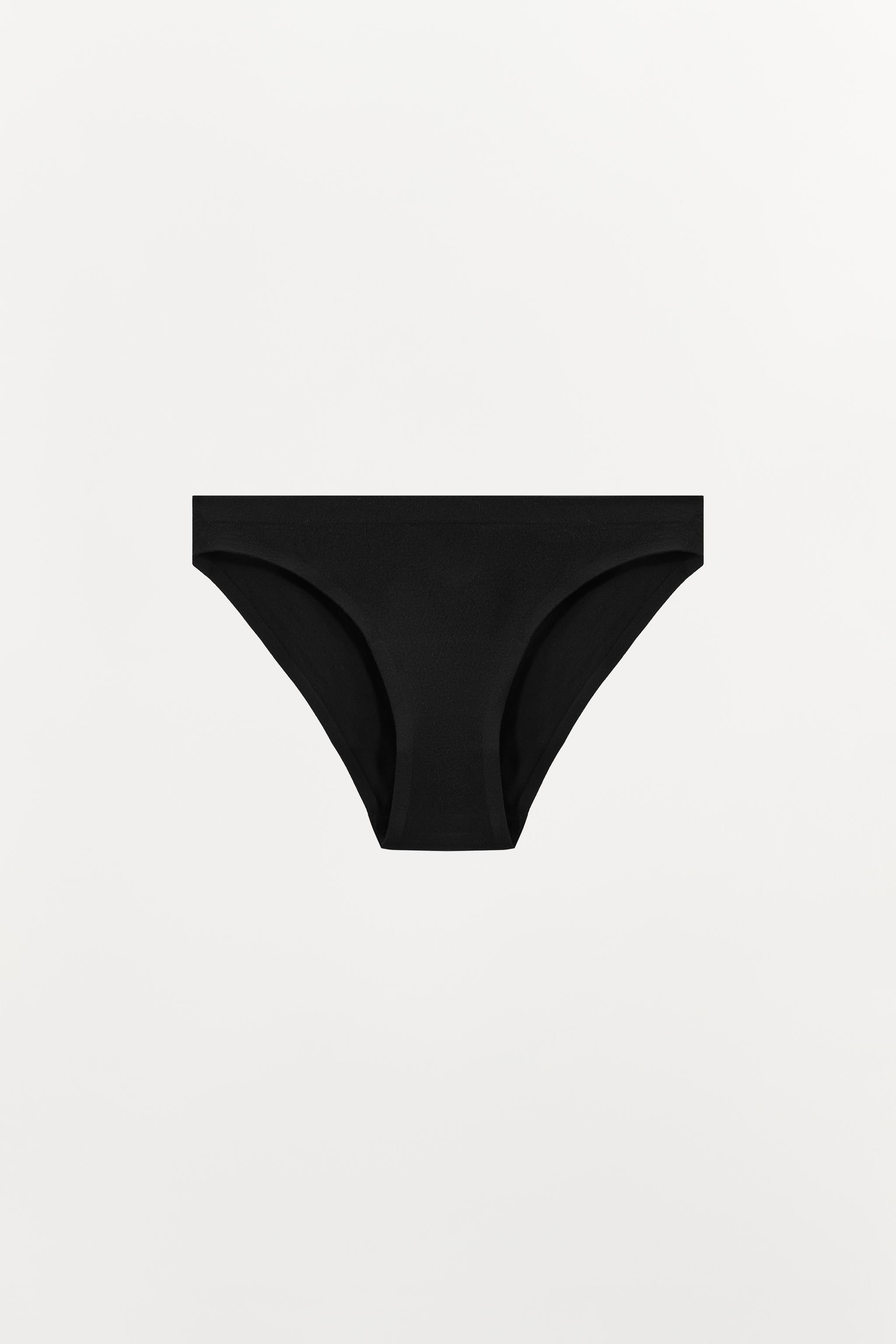 SEAMLESS PANTIES — Black