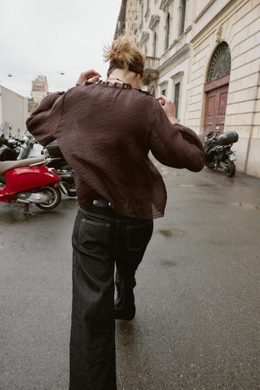BLOUSE VOLANTS - Marron de Zara - Image 2