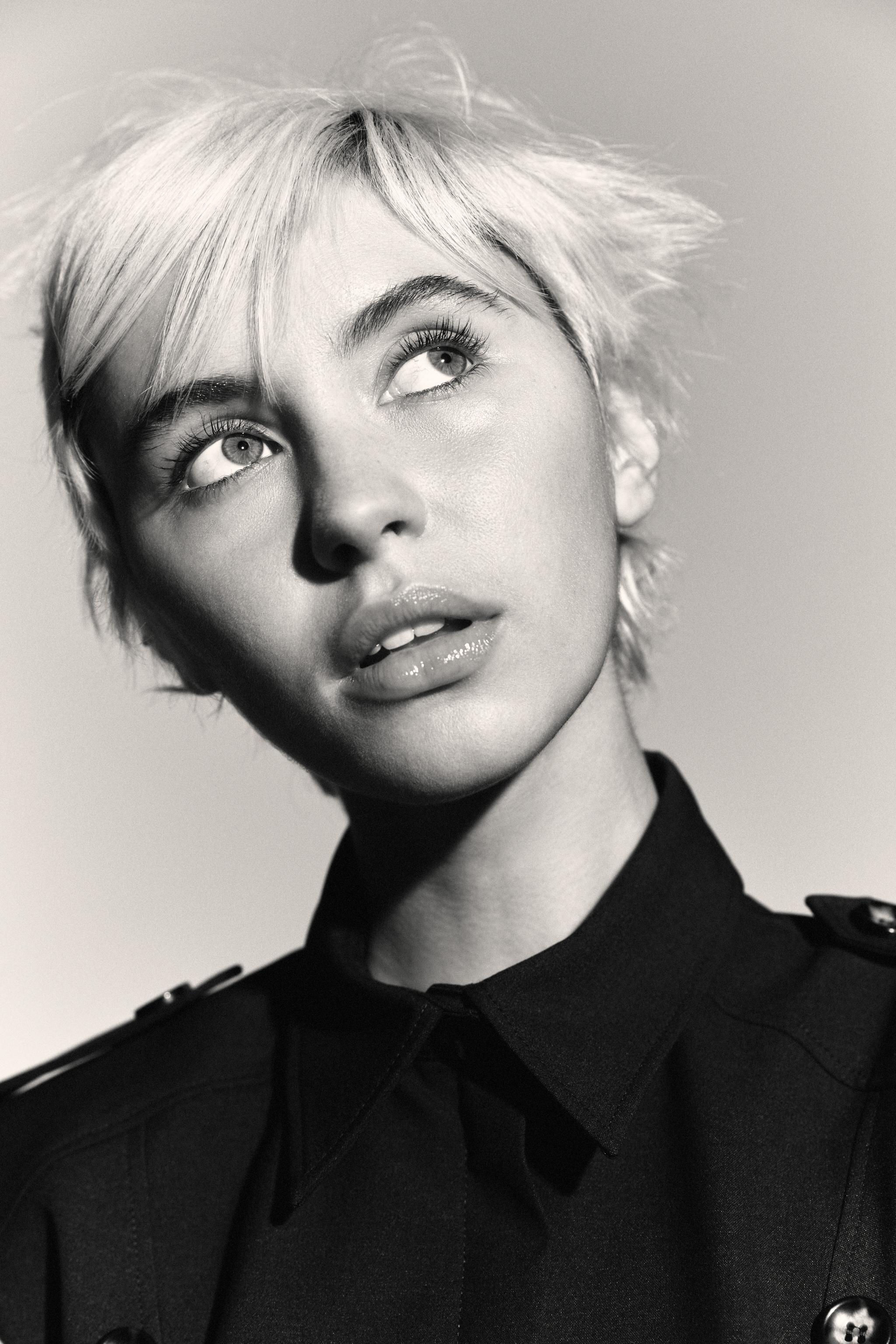 SHORT DRESS WITH SHOULDER PADS AND RUFFLES