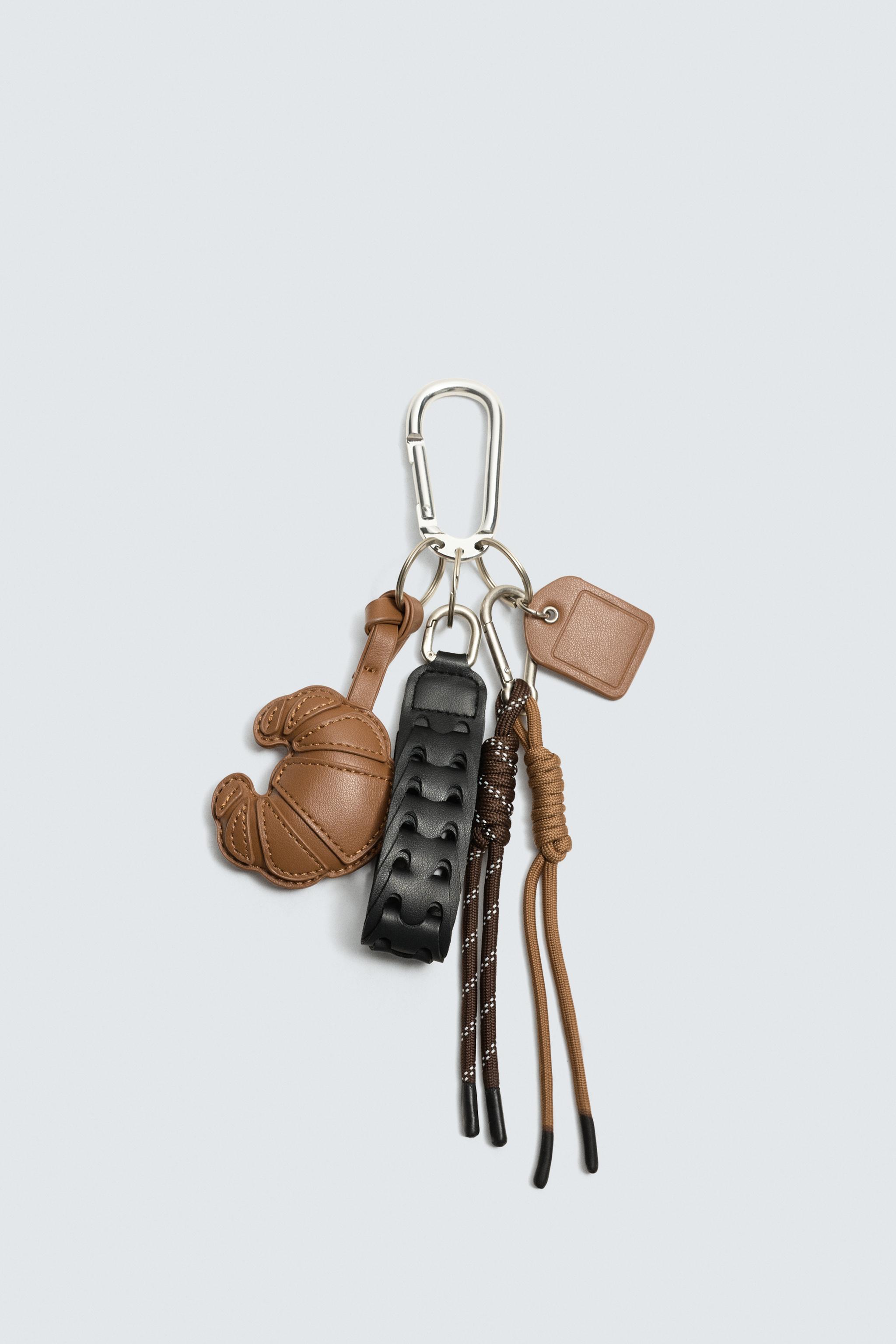 LLAVERO MULTICHARMS - Marrón Arena | ZARA Chile