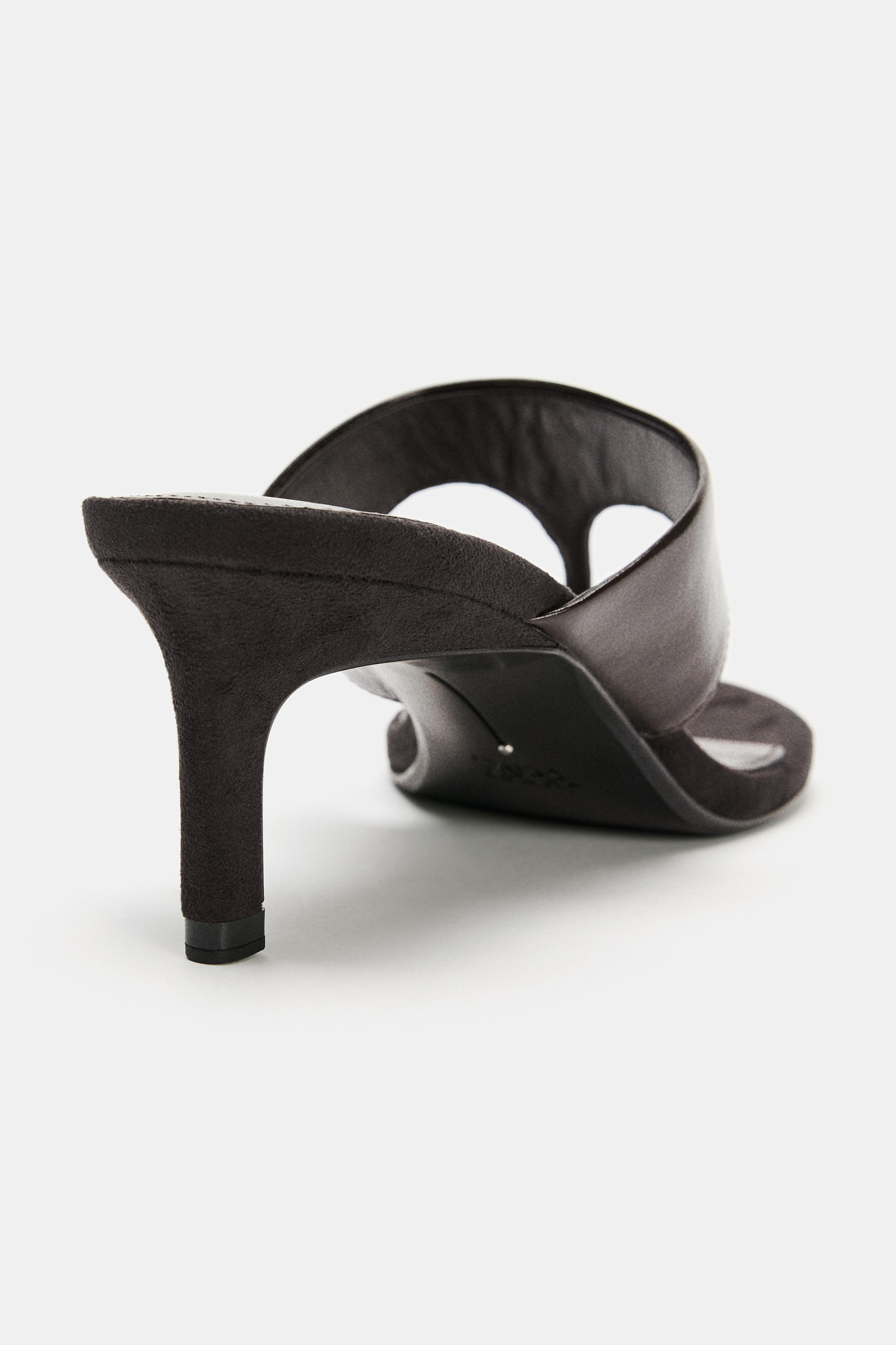 LEATHER STRAPPY SANDALS
