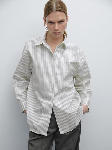 Chemise à rayures avec détail sur la poitrine - Blanc de Zara