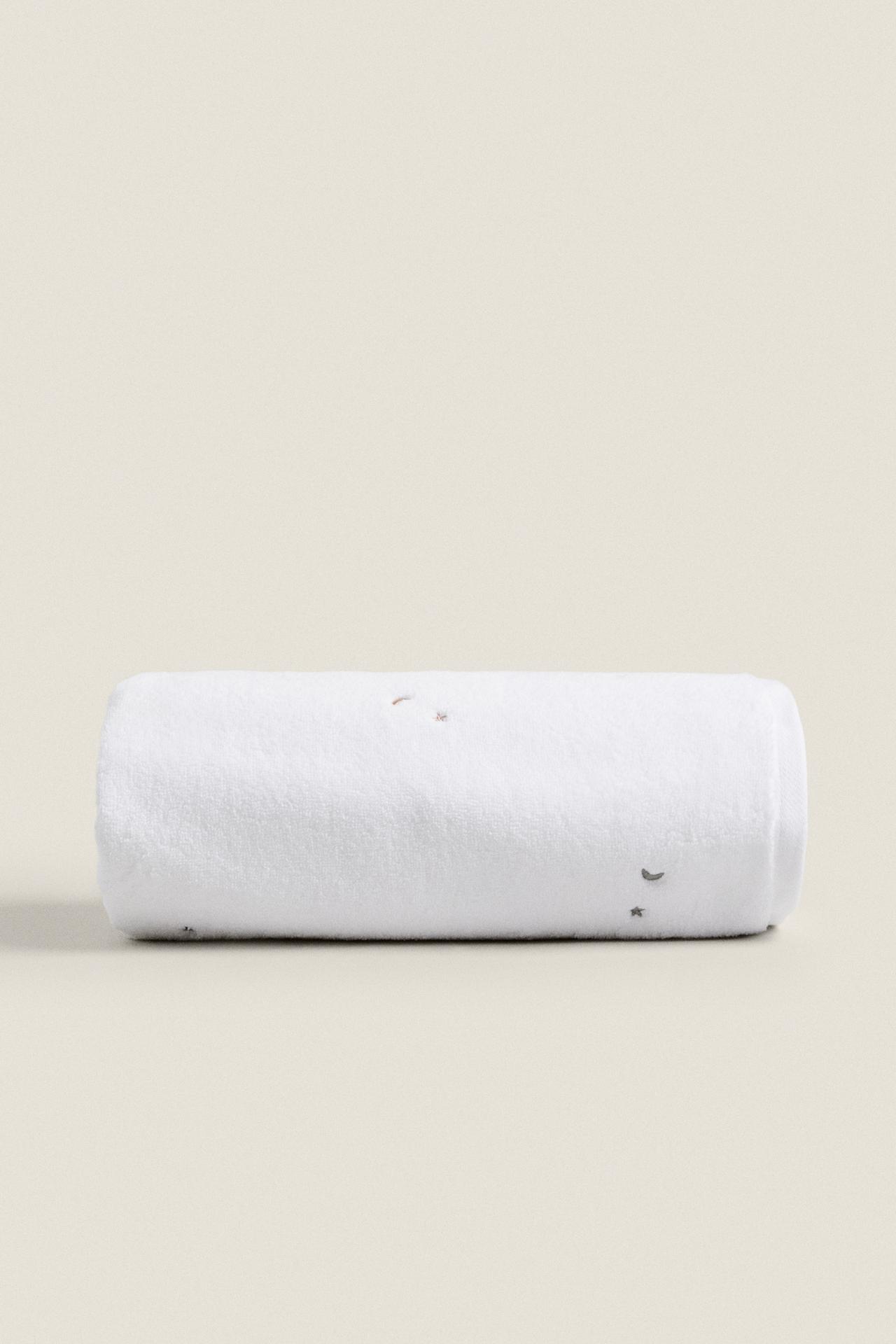 KIDS' MOONS AND STARS BATH TOWEL — Oyster-white
