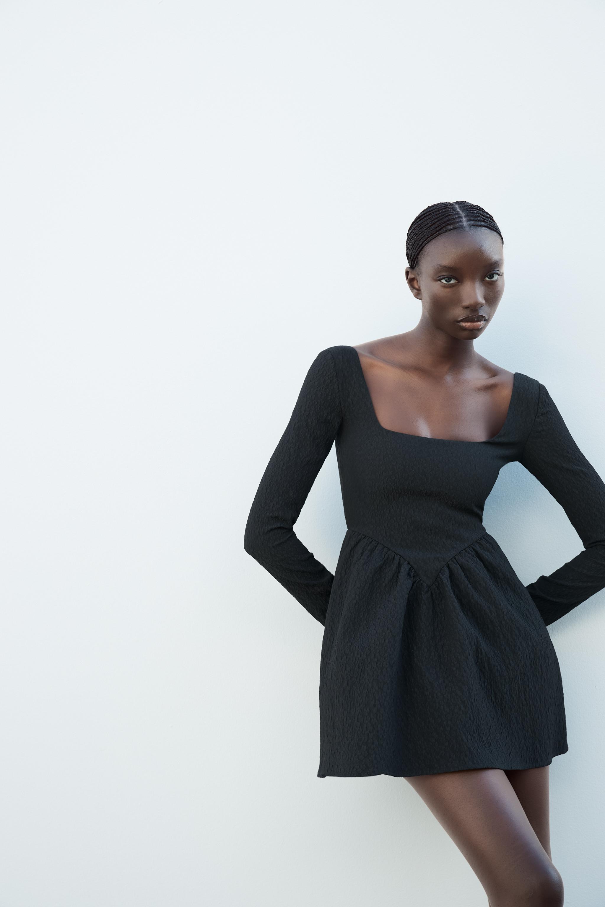 テクスチャー入り生地ボリュームワンピース - ブラック | ZARA