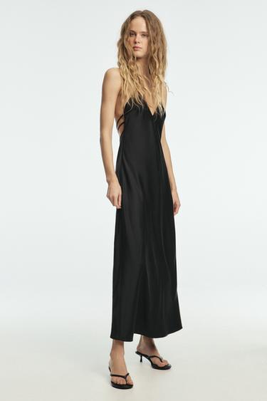 VESTIDO LARGO ESCOTE PICO - Negro de Zara
