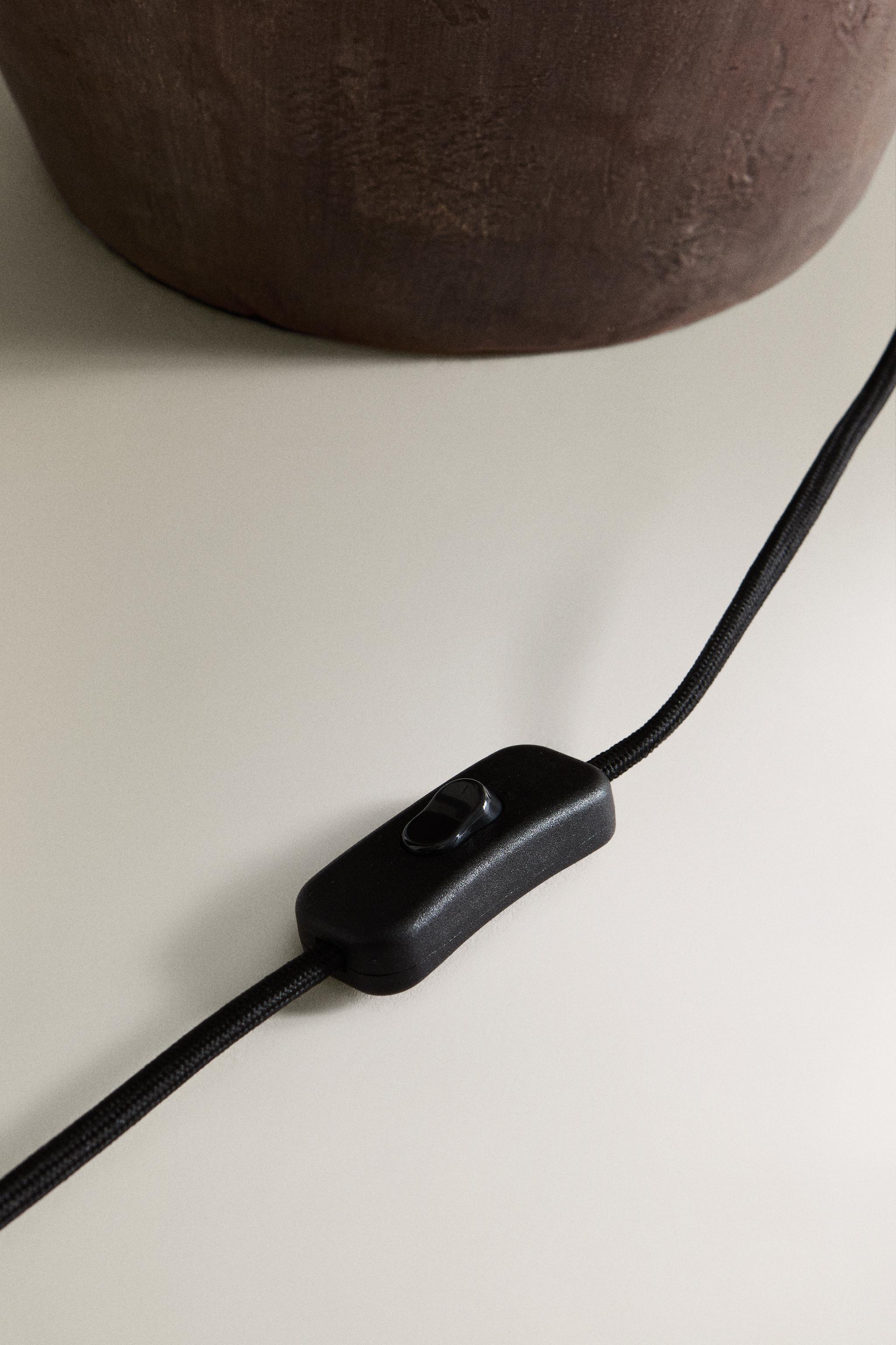 TABLE LAMP WITH CERAMIC BASE
