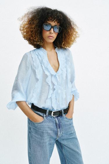 БЛУЗА С ВОЛАНАМИ — НЕБЕСНО-ГОЛУБОЙ от Zara