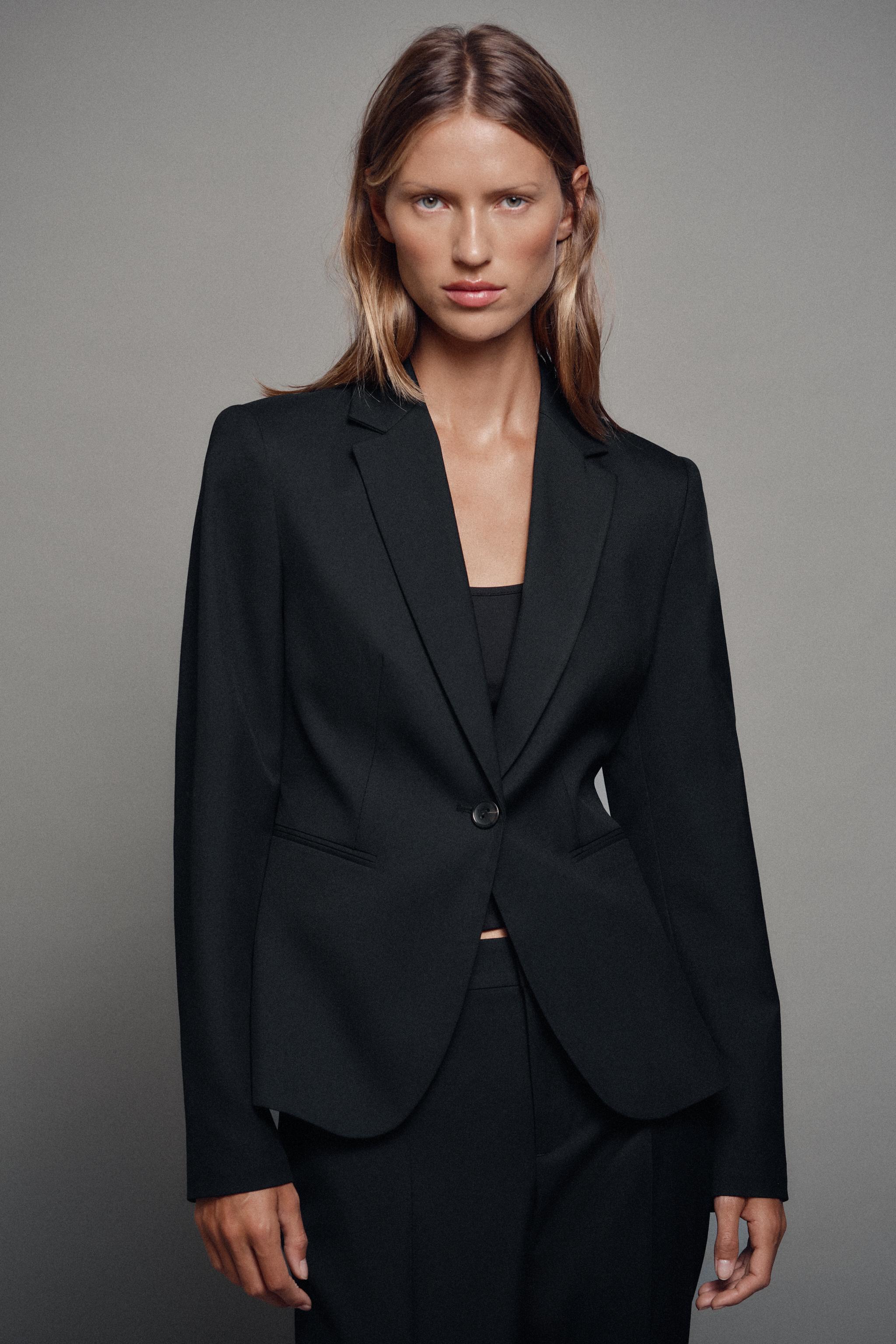 FITTED SHOULDER-PAD BLAZER