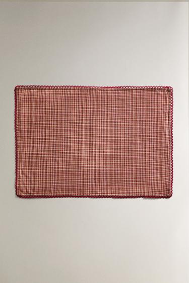 REVERSIBLE CHRISTMAS PLACEMAT - عنابي الخاص بـ Zara