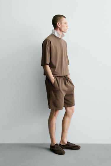 BERMUDA JOGGER BÁSICA LAVADA - Marrón de Zara