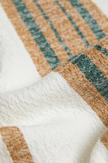 COTTON BLANKET IRREGULAR STRIPES - خطوط الخاص بـ Zara