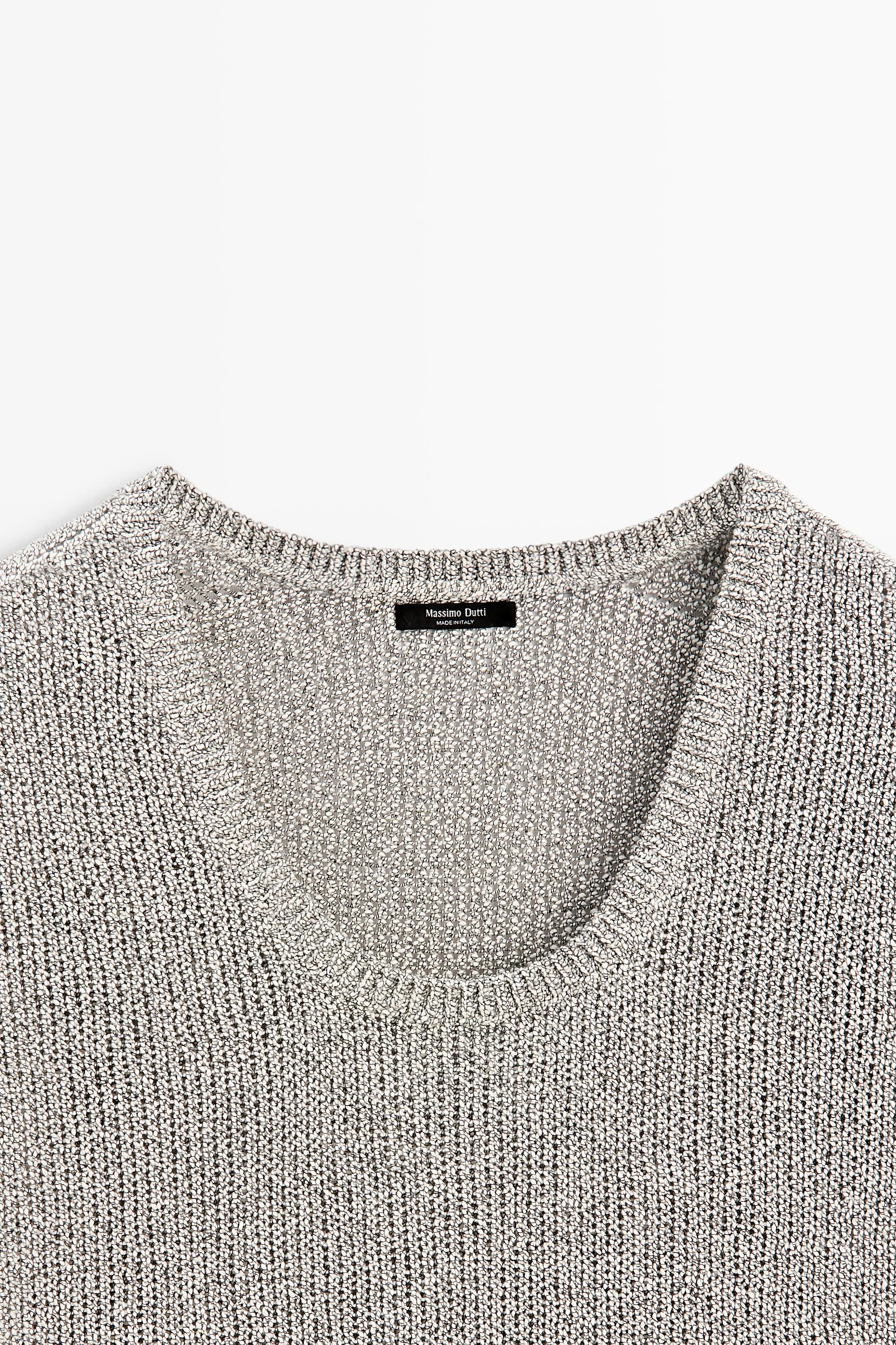 Short sleeve knit sweater with thread detail