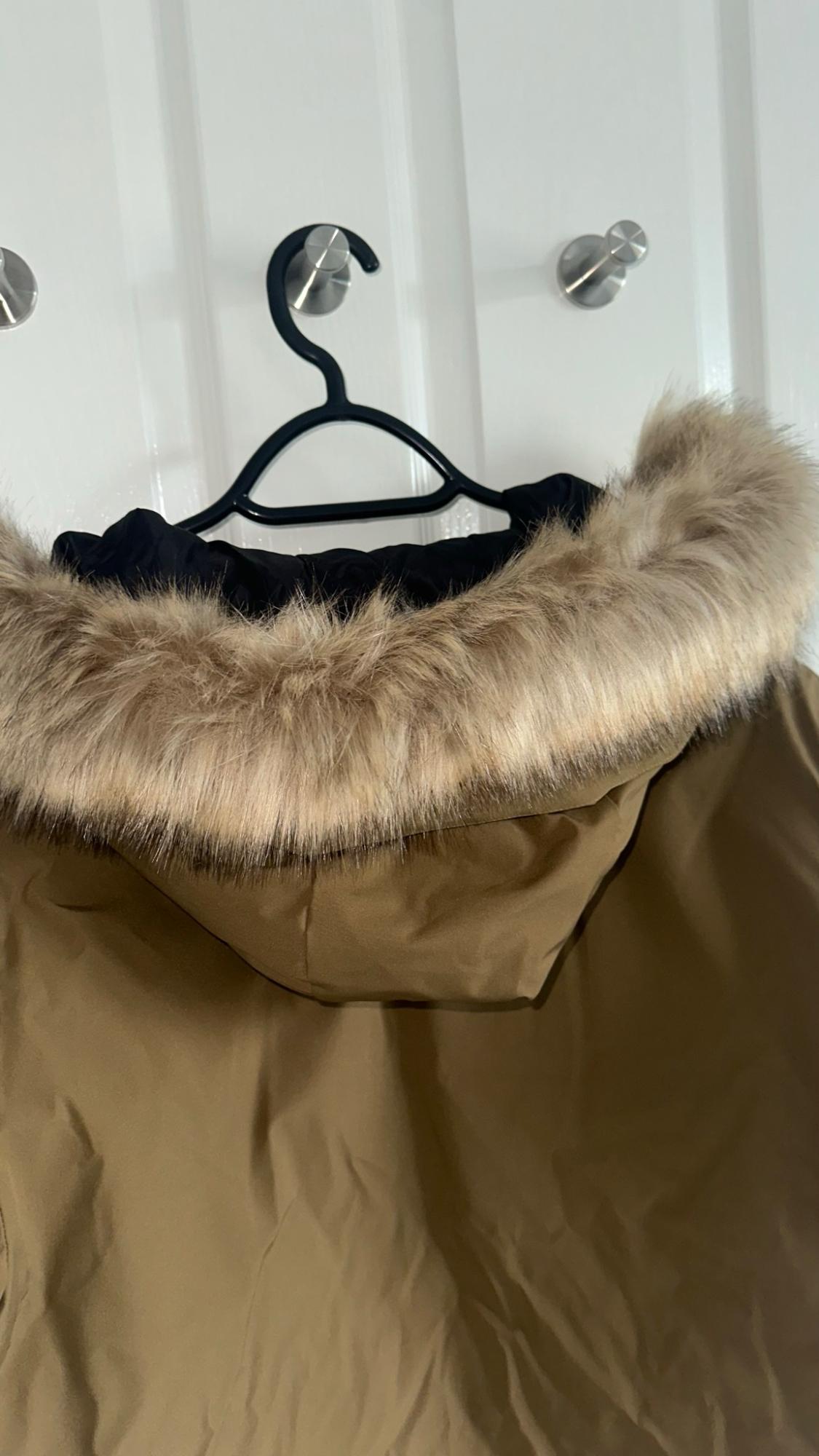 DOWN AND FEATHER PARKA WITH DETACHABLE FAUX FUR-LINED HOOD - Image 3