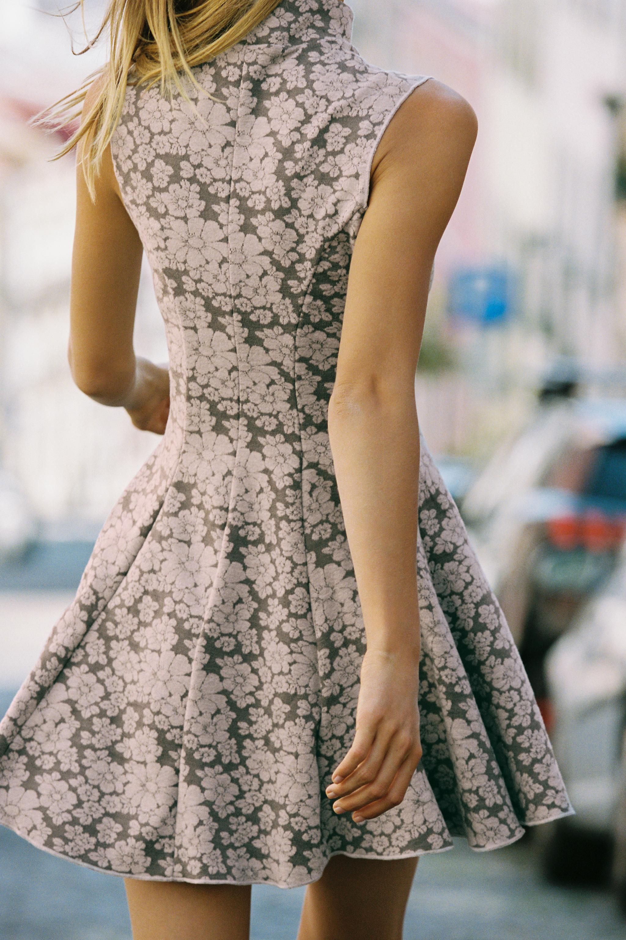 ROBE COURTE EN JACQUARD