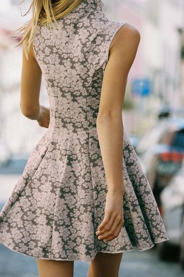 ROBE COURTE EN JACQUARD - Beige de Zara - Image 2