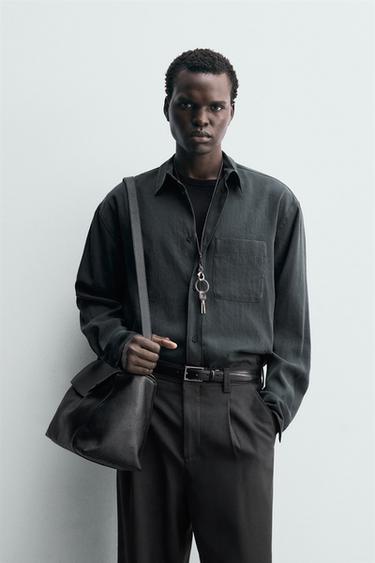 قميص انسيابي RELAXED FIT - رمادي داكن الخاص بـ Zara