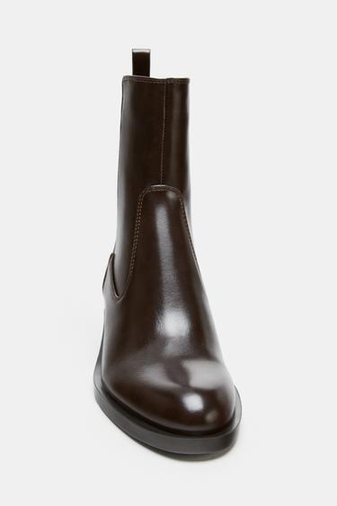 LOW-HEEL ANKLE BOOTS WITH METAL DETAIL - Brown de Zara - Image 4