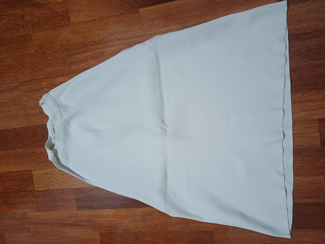 CAMISETA CON EL CUELLO ALTO Y DOS TIRAS EN LA PARTE DE DETRAS - Image 2