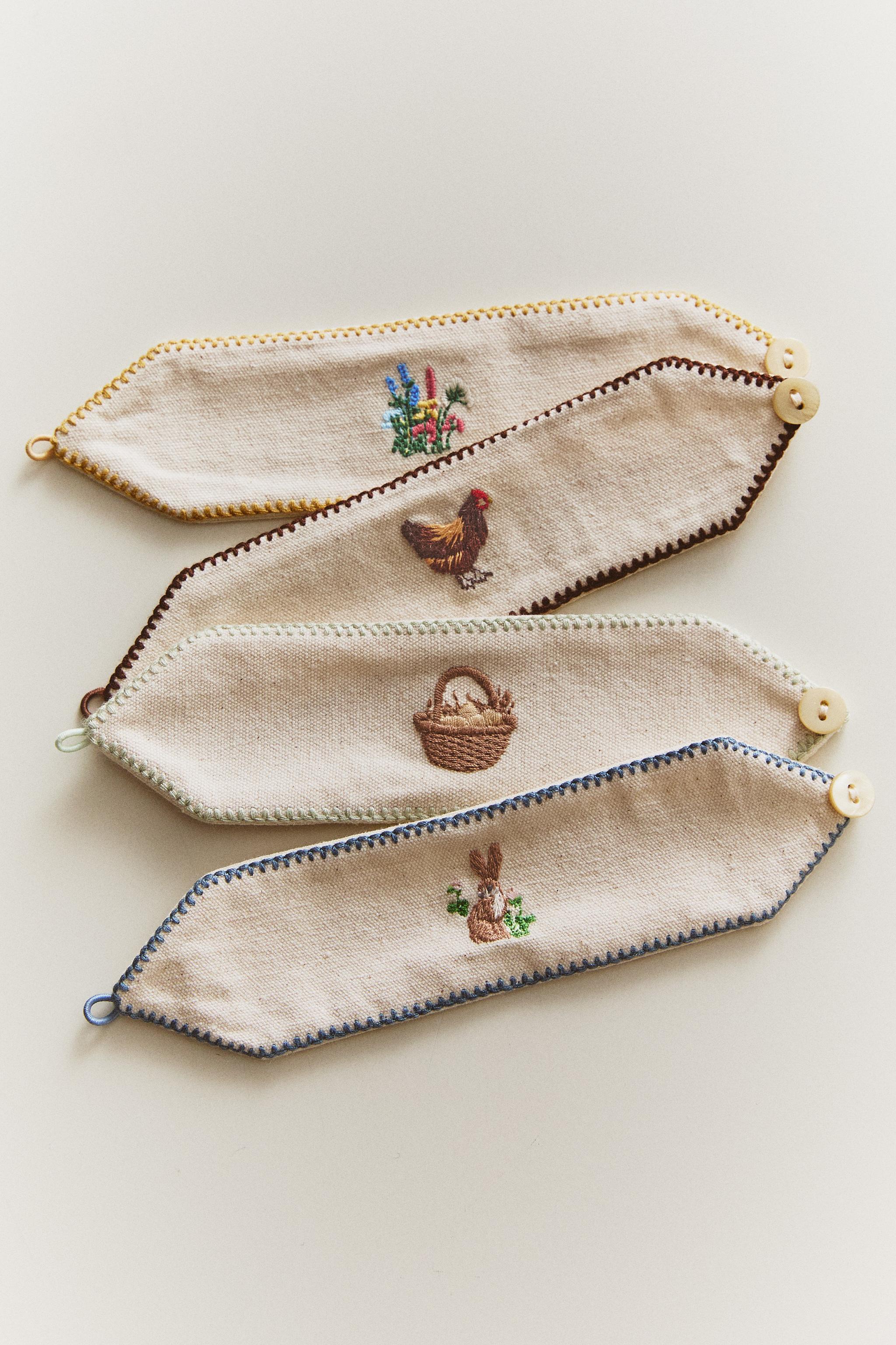 LOT DE RONDS DE SERVIETTE BRODERIE PÂQUES (LOT DE 4)