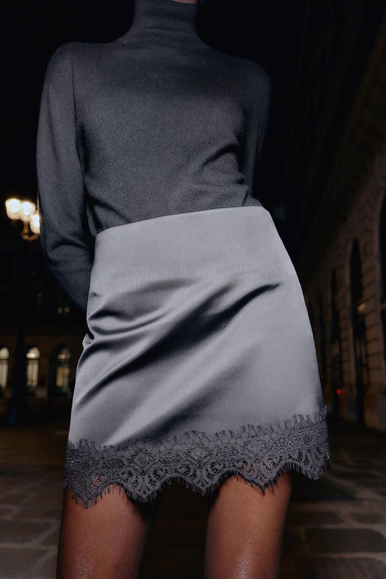 LACE TRIM SKORT