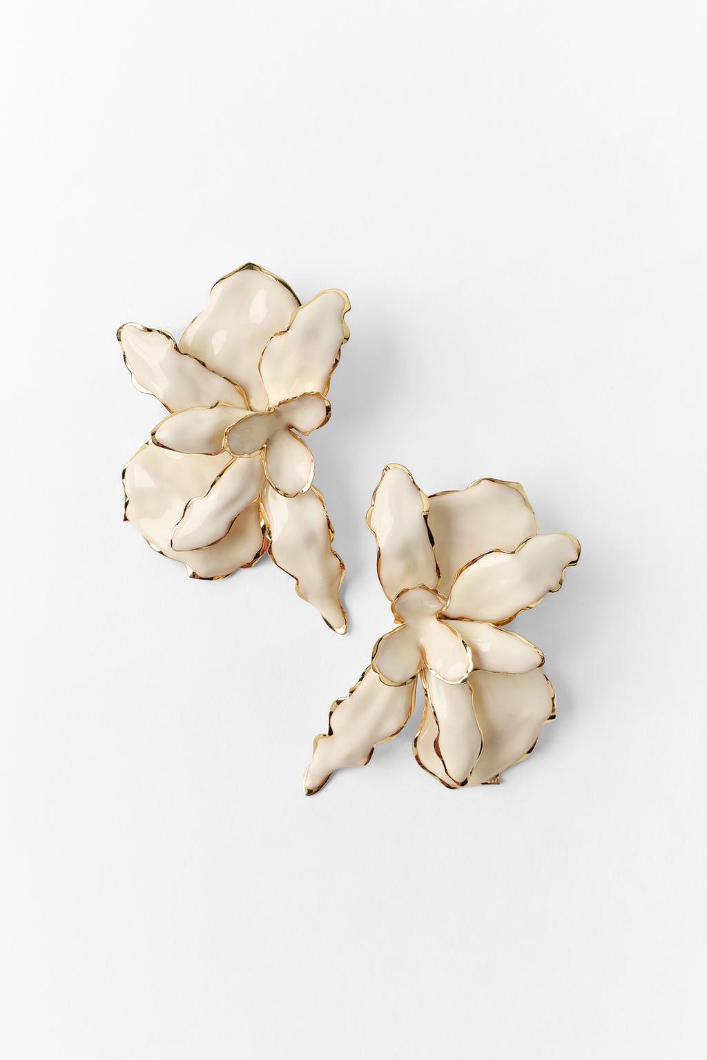 EMBOSSED FLOWER EARRINGS