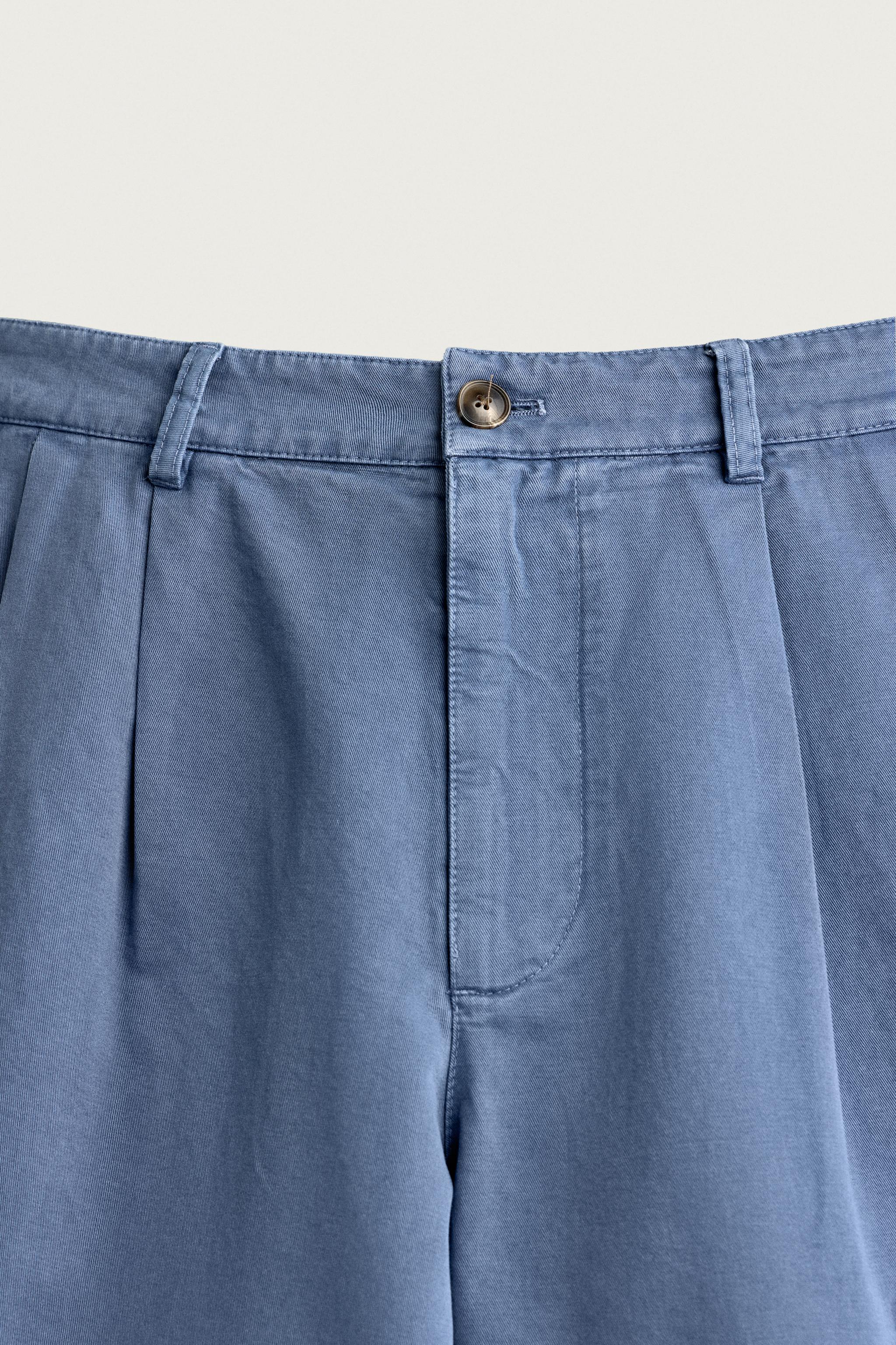 PLEATED REGULAR FIT BERMUDA SHORTS