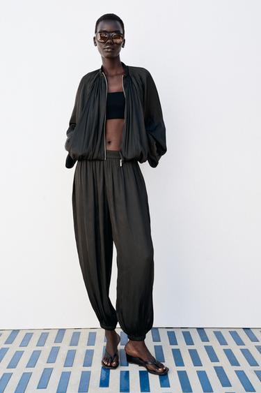 CHAQUETA BOMBER SATINADA - Negro de Zara
