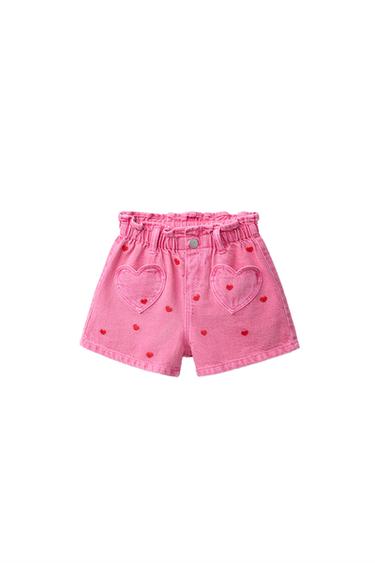 Zaras DENIMSHORTS MED PAPERBAGMIDJA OCH BRODERADE HJÄRTAN - Rosa