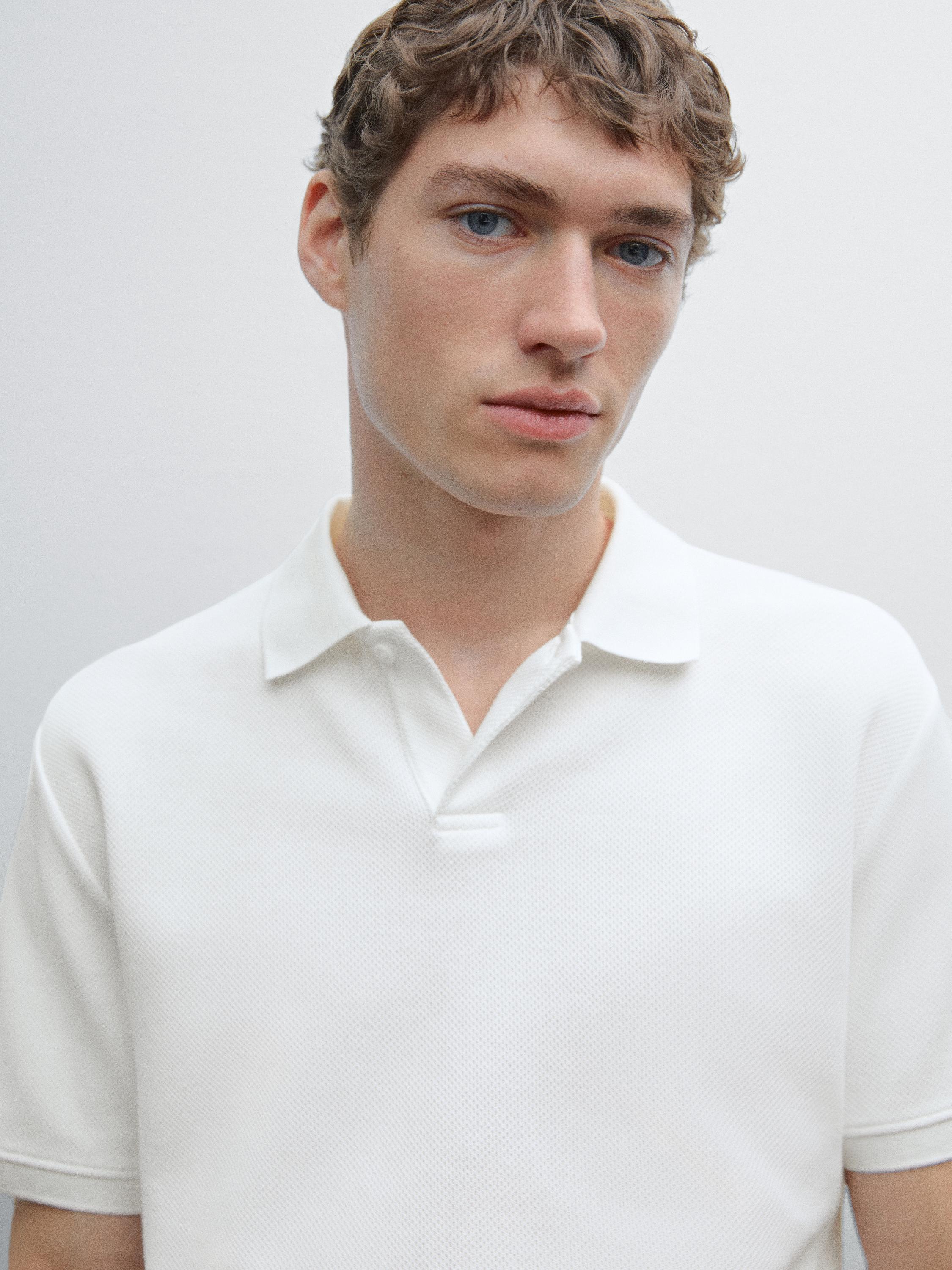 Short sleeve micro-textured polo shirt