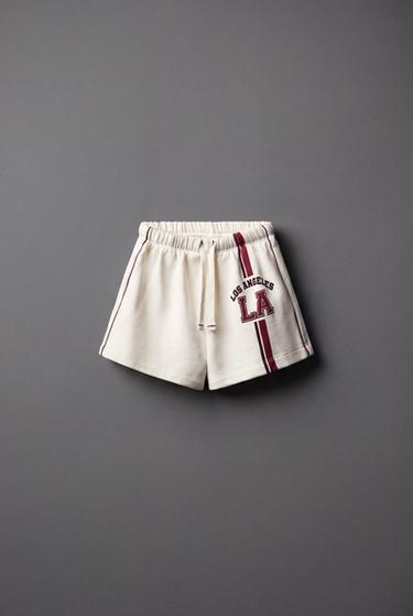 SHORT À INSCRIPTION ET PASSEPOIL EN CONTRASTE - Écru de Zara