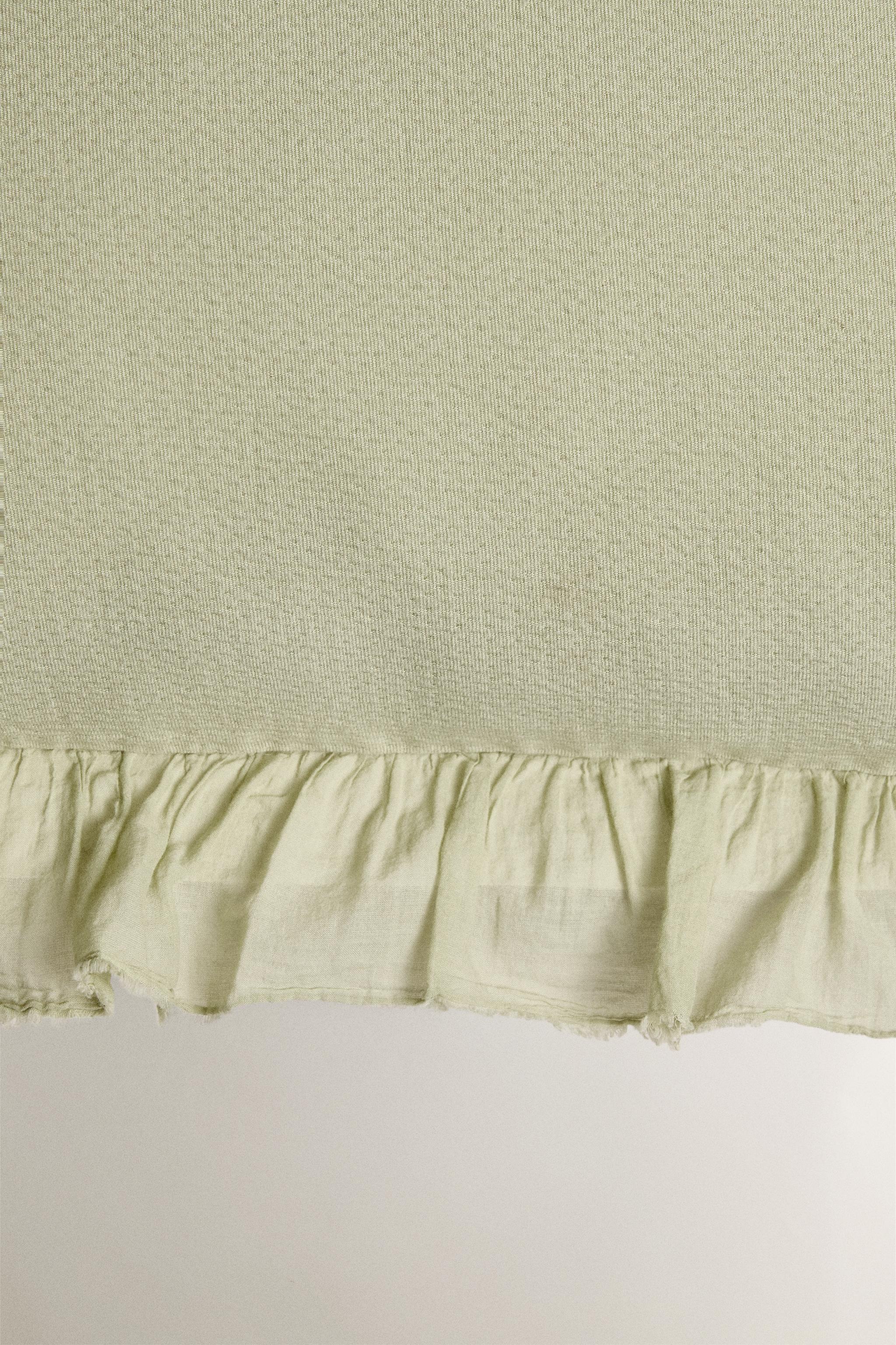 TEXTURED THROW PILLOW COVER WITH RUFFLE TRIM