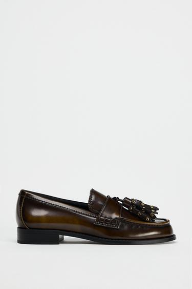 MOCASSIM COM TASSEL E TACHAS - Marrom da Zara