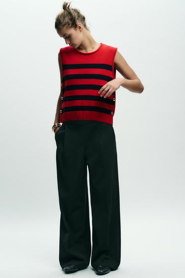 TOP CHALECO PUNTO BOTONES LATERALES - rayas de Zara